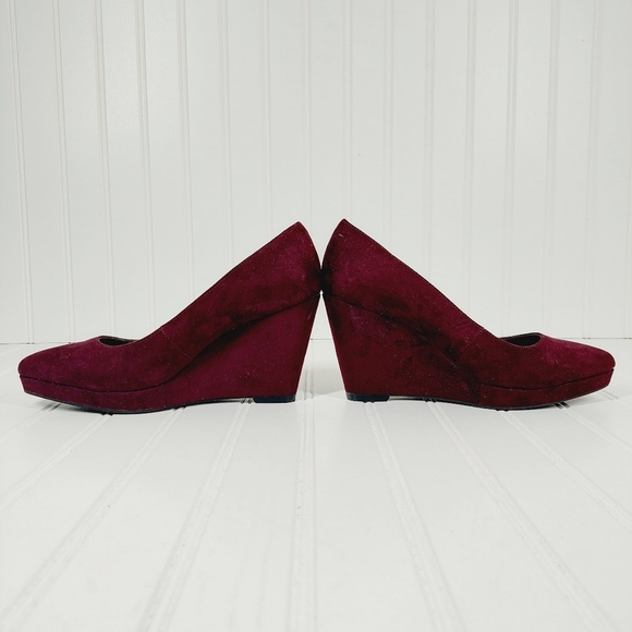Nine West Leighton Red Wine Suede Slip On Wedge Pumps B81 - Picture 7 of 11